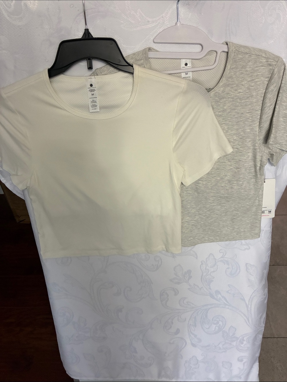 Yogalicious Women's Crop Tee Duo - Cream and Light Gray